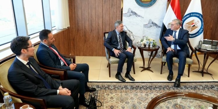 وزير البترول يبحث مع بتروناس الماليزية تعزيز الشراكة الاستراتيجية في مجال الغاز الطبيعي