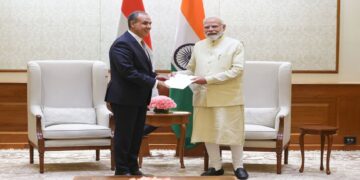 وزير الخارجية يسلم رسالة خطية من رئيس الجمهورية الى رئيس وزراء الهند