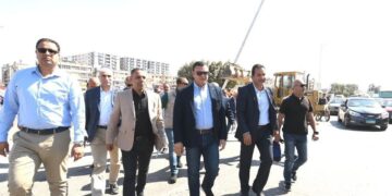 وزير الإسكان يتفقد الطرق والمحاور والميادين بمدينة العاشر من رمضان لمتابعة الأعمال التي تم وجارٍ تنفيذها
