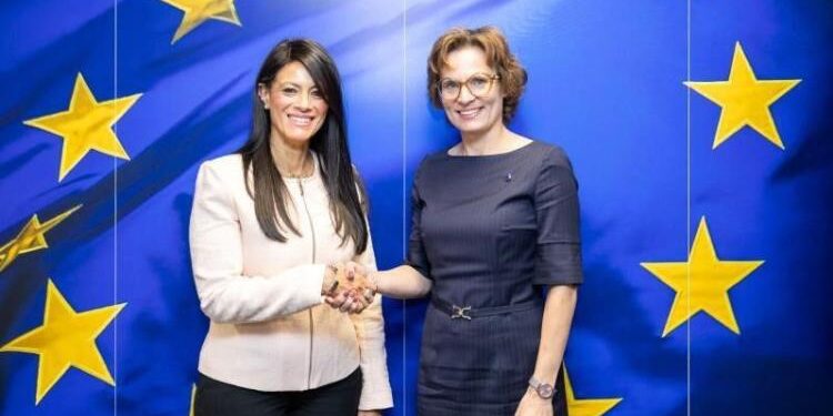 «المشاط» تبحث مع المفوض الأوروبي للبيئة والمياه والاقتصاد الدائري جهود تنفيذ آلية تعديل حدود الكربون CBAM