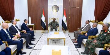 وزير الخارجية يؤكد للفريق البرهان رفض الإجراءات الأحادية في نهر النيل