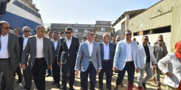 وزير الاستثمار والتجارة الخارجية ومحافظ السويس يتفقدان المنطقة الحرة بعتاقة والأدبية بالسويس الجديدة