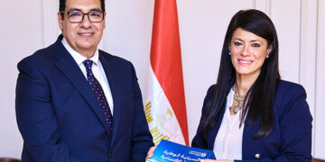 وزيرة التخطيط تبحث مع رئيس جامعة القاهرة تعزيز التعاون المشترك وتستعرض «السردية الوطنية للتنمية الاقتصادية»