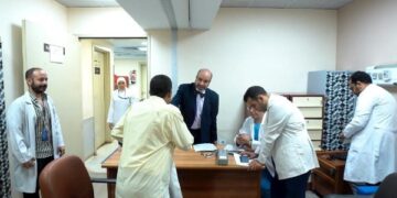 وزارة الصحة تنظم زيارة لخبير مصري عالمي في زراعة الأعضاء وتجري 28 عملية جراحية بمعهد ناصر