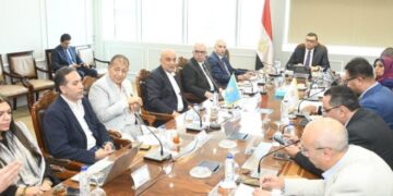 وزير الإسكان يلتقى مسئولى شركة HDP ضمن سلسلة اجتماعات متابعة موقف مبيعات وتسويق المشروعات بالمدن الجديدة