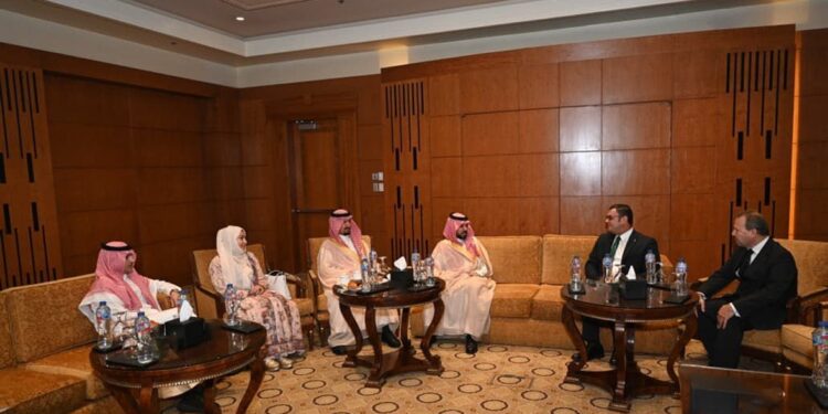 وزير الإسكان يلتقي وفد وزارة شئون البلديات والإسكان السعودية لبحث سبل تعزيز التعاون وتبادل الخبرات