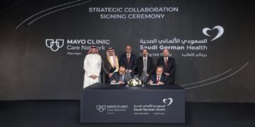 وزير العمل يشهد توقيع اتفاقية بين المستشفى السعودي الألماني ومؤسسة مايو كلينك