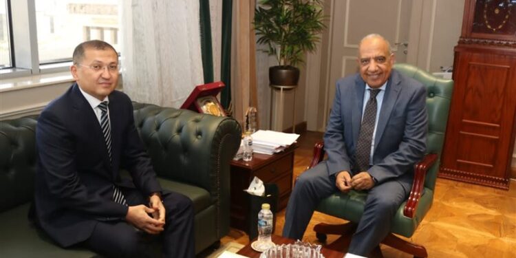 وزير الكهرباء يستقبل سفير أوزبكستان بالقاهرة لبحث سبل دعم وتعزيز التعاون والاستثمار