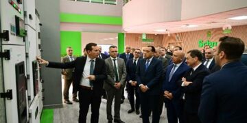 رئيس الوزراء يفتتح توسعات المصنع الإقليمي لشركة “شنايدر إلكتريك” بمدينة بدر