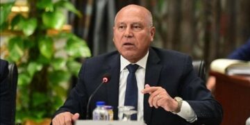 وزير الصناعة والنقل يستعرض استراتيجية تطوير قطاع النقل البحري