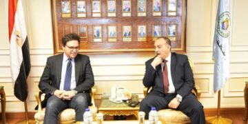 وزير الثقافة ومحافظ أسيوط يبحثان تطوير المواقع الثقافية ودراسة إنشاء دار للأوبرا بالمحافظة