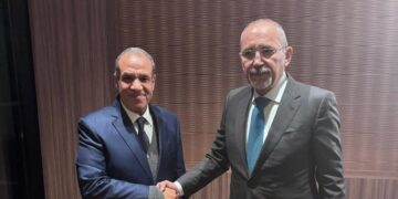 وزير الخارجية يلتقي نظيره الأردني في برشلونة