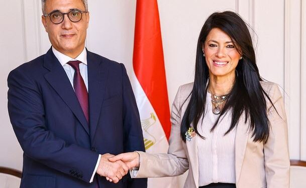 وزيرة التخطيط تبحث مع السفير الجزائري استعدادات انعقاد الدورة التاسعة للجنة العليا المشتركة ومنتدى الأعمال