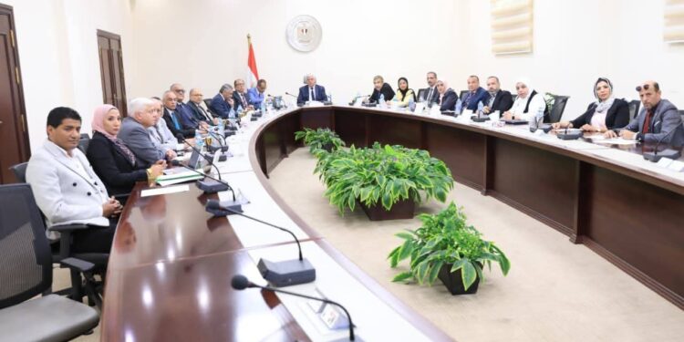 وزير التعليم العالي يترأس اجتماع مجلس صندوق الاستشارات والدراسات والبحوث الفنية والتكنولوجية