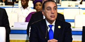 رئيس الوزراء يصل القاهرة بعد مشاركته في “القمة العالمية الثانية للتنمية الاجتماعية” بالدوحة