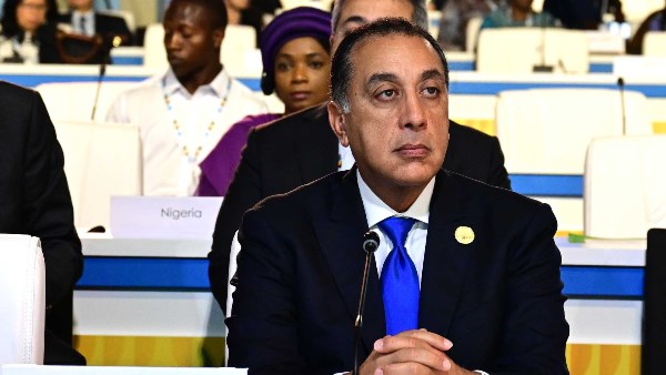 رئيس الوزراء يصل القاهرة بعد مشاركته في “القمة العالمية الثانية للتنمية الاجتماعية” بالدوحة