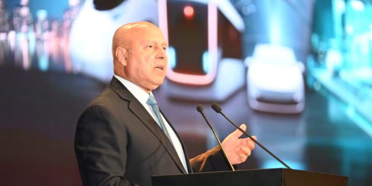 وزير الصناعة والنقل: مشاركة أكثر من 500 شركة عالمية ومحلية من 30 دولة في كافة مجالات الصناعة والنقل