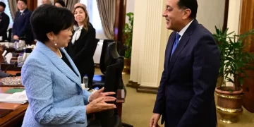 رئيس الوزراء يلتقي محافظ طوكيو والوفد المرافق لها