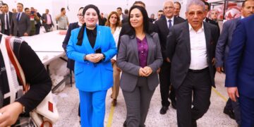 وزيرة التضامن ومحافظ الفيوم يتابعان المشروعات الإنتاجية لمصنع الغزل والنسيج بقرية العزب