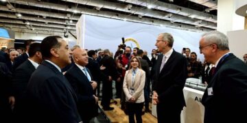 رئيس الوزراء يعطي إشارة بدء التشغيل التجريبي للخط الأول للقطار الكهربائي السريع “السخنة / العلمين / مطروح”