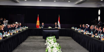 رئيس الوزراء يشارك مع رئيس القيرغيزية في المائدة المستديرة الاقتصادية المشتركة