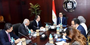 وزير الاستثمار يبحث مع وفد شركة ” بروميتيون ” للإطارات مشروعاتها الاستثمارية في مصر