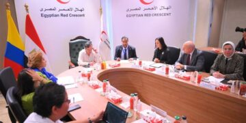 رئيس جمهورية كولومبيا يزور الهلال الأحمر المصري .. ويشيد بالجهود المصرية في تقديم المساعدات الإنسانية للفلسطينيين في قطاع غزة