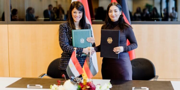 مصر وألمانيا تطلقان مرحلة جديدة من الشراكة الاقتصادية وتوقعان اتفاقيات بقيمة 294.5 مليون يورو تعادل نحو (16 مليار جنيه)