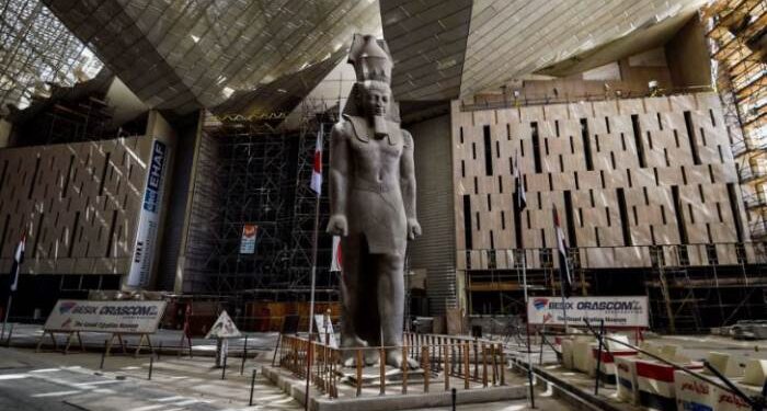 خبير آثري: توزيع التماثيل في المتحف المصري الكبير على تسلسل تاريخي وموضوعي