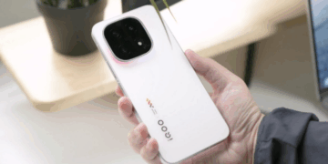 تسريبات تكشف مواصفات وسعر هاتف iQOO 15.. الأقوى في تاريخ vivo