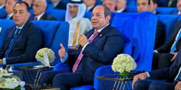 الرئيس السيسي يشاهد فيلمًا تسجيليًا بعنوان «10 سنوات من الإنجازات»
