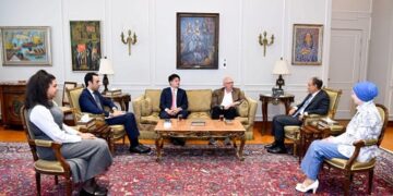 وزير الخارجية يلتقي عضو البرلمان الألماني عن تحالف حزبي الاتحاد الديمقراطي والاشتراكي المسيحيين