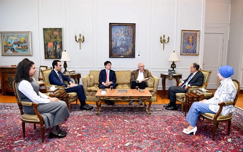 وزير الخارجية يلتقي عضو البرلمان الألماني عن تحالف حزبي الاتحاد الديمقراطي والاشتراكي المسيحيين