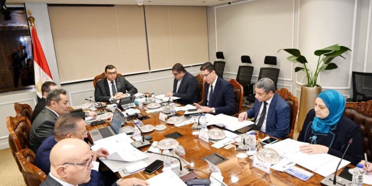 وزير الإسكان يترأس اجتماع مجلس إدارة الهيئة العامة للتنمية السياحية