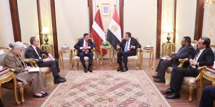 وزير الصحة يستقبل نظيره اللاتفي لتعزيز التعاون في مجالات الرعاية الصحية المتنوعة