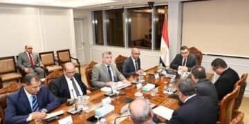 وزير الإسكان يتابع آخر مستجدات المشروعات التي تنفذها المقاولون العرب ضمن مبادرة “حياة كريمة”