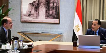 رئيس الوزراء يتابع مع وزير المالية عددا من ملفات عمل الوزارة