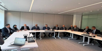 وزير الإسكان يبحث تعزيز التعاون مع «أكسيونا» الإسبانية في مشروعات المياه والتحلية