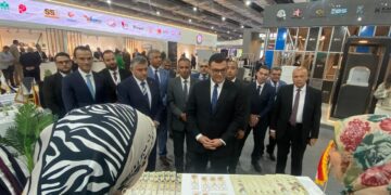 وزير الإسكان يتفقد جناح الوزارة بالمعرض والمؤتمر الدولي للنقل الذكي واللوجستيات والصناعة في دورته السادسة