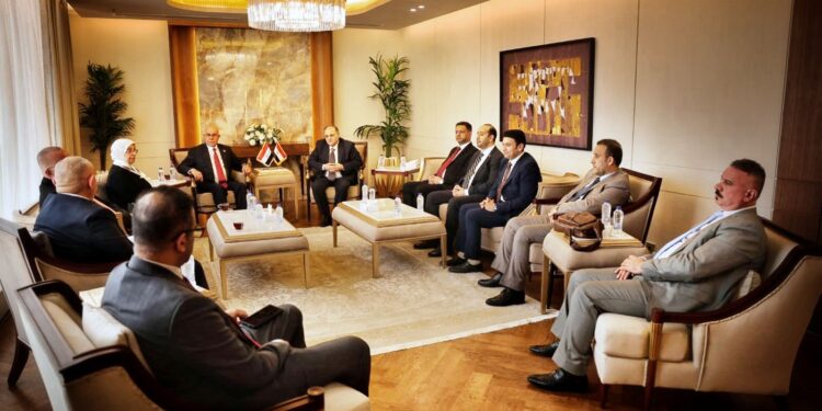 رئيس هيئة الدواء المصرية يستقبل وزير صحة العراق لتعزيز التعاون الدوائي المشترك