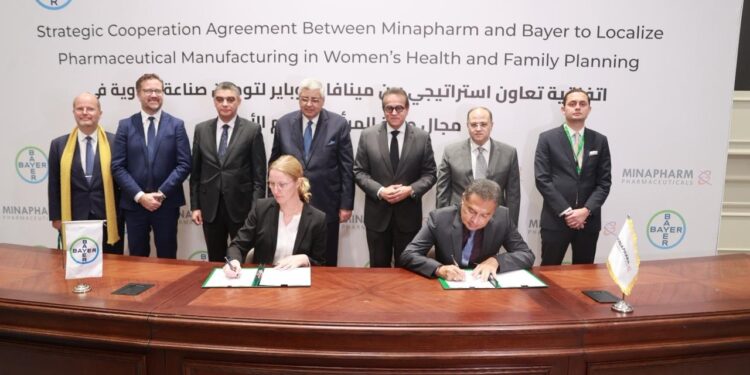 توقيع اتفاقية تعاون استراتيجي بين «مينا فارم» و«باير» الألمانية لتوطين صناعة الأدوية