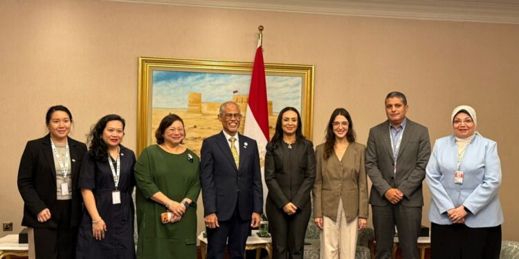 وزيرة التضامن تلتقي وزير الأسرة والتنمية الاجتماعية بجمهورية سنغافورة