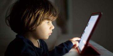 تطبيقات لازم تتحذف فورًا من موبايل ابنك.. الخطر أكبر مما تتصور