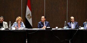 رئيس الوزراء يعقد اجتماعا مع 40 من ممثلي كبريات الشركات والمؤسسات الفكرية والبحثية في جنوب أفريقيا