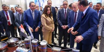 وزيرة التنمية المحلية تفتتح معرض مشروعات برنامج التنمية المحلية بصعيد مصر