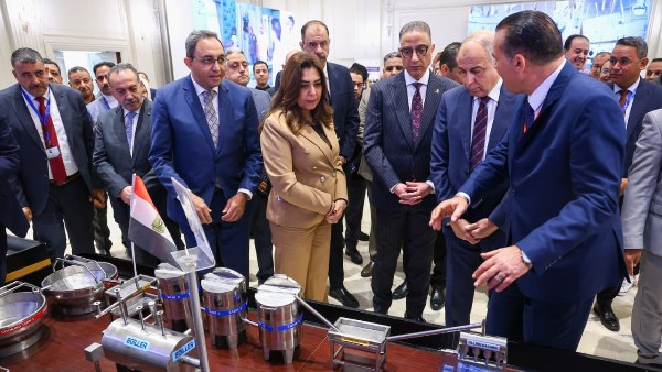 وزيرة التنمية المحلية تفتتح معرض مشروعات برنامج التنمية المحلية بصعيد مصر