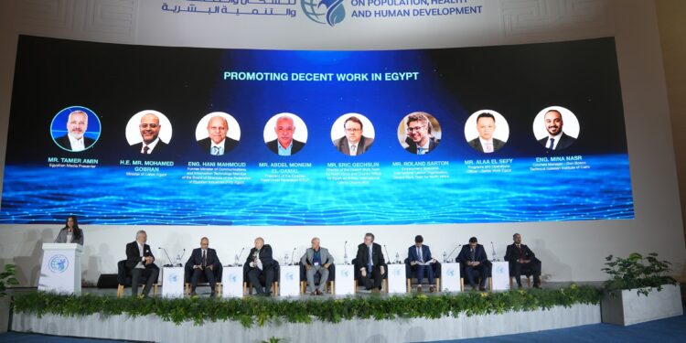 وزارة العمل تنظّم جلسة عن “تعزيز العمل اللائق في مصر” ضمن فعاليات المؤتمر العالمي للسكان والتنمية البشرية
