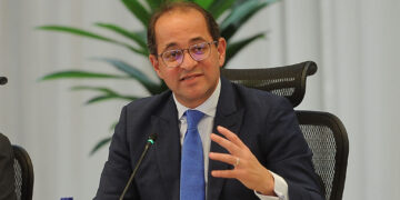 وزير المالية :تعزيز الحوار مع المستوردين والمستخلصين ووكلاء الشحن الجوي حول منظومة «ACI»