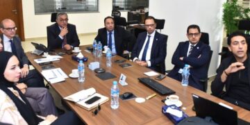 رئيس هيئة الاستثمار يلتقي المدير الإقليمي لشركة “مينهارت” السنغافورية لبحث التوسع في الاستثمارات