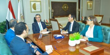 وزير التموين يعقد اجتماعًا مع رئيس الهيئة القومية لسلامة الغذاء لمتابعة آليات الرقابة على الأسواق